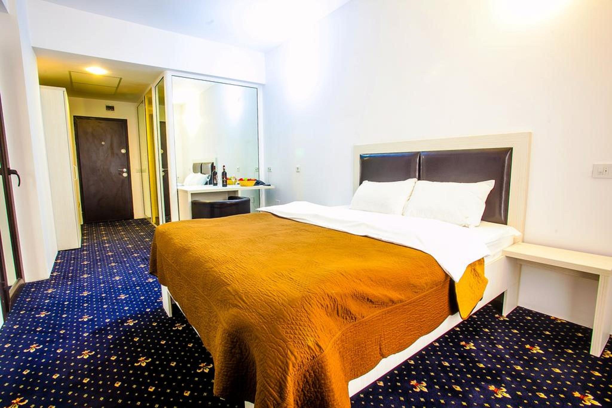 Hotel Charter Otopeni Bagian luar foto