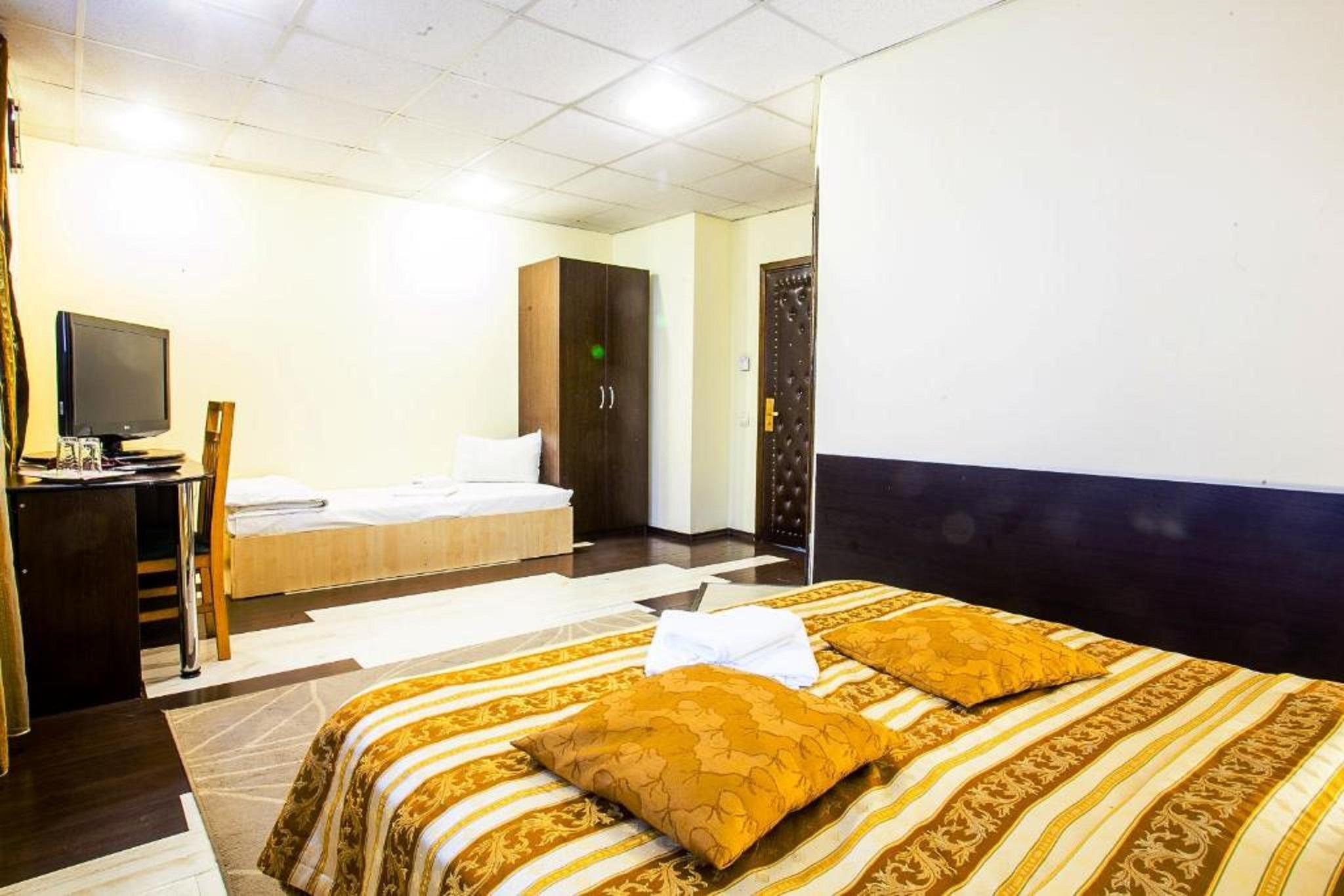 Hotel Charter Otopeni Bagian luar foto