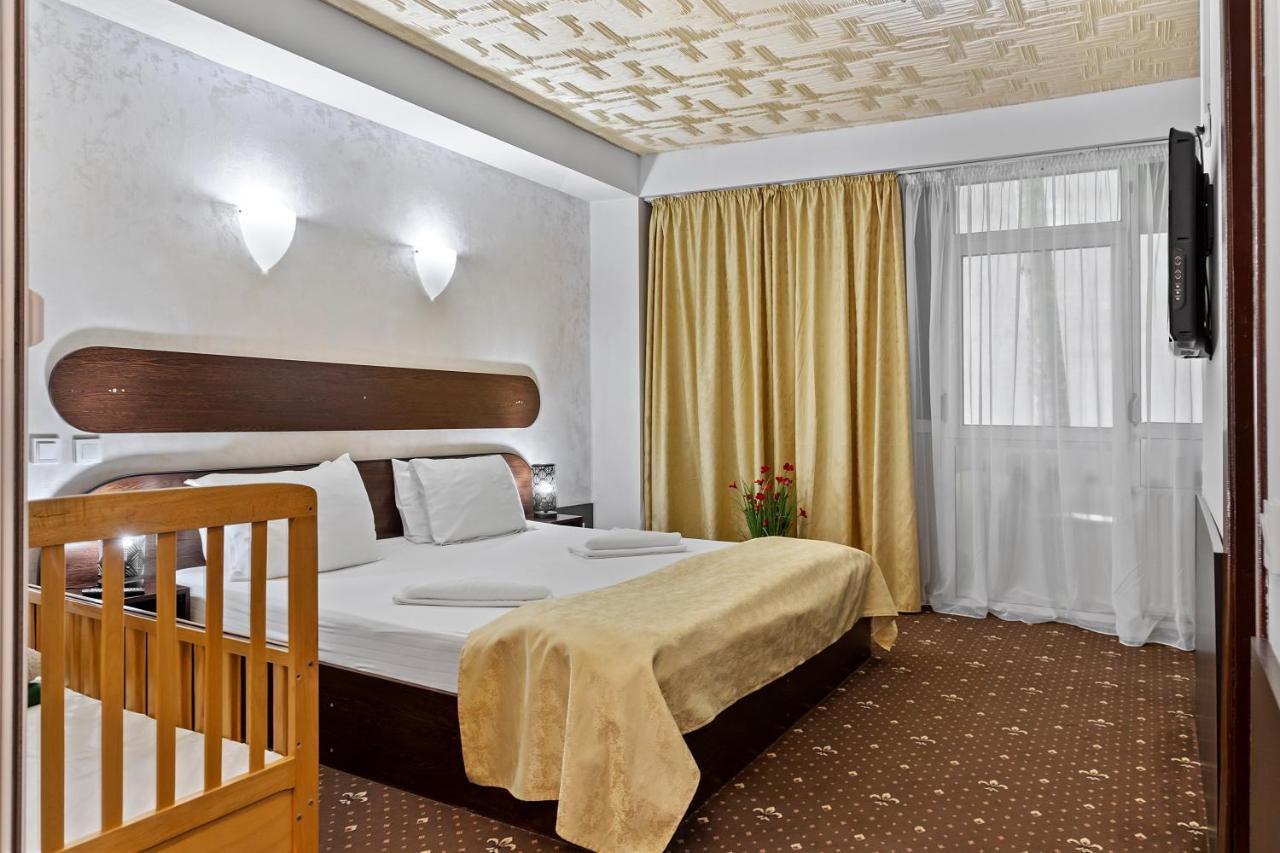 Hotel Charter Otopeni Bagian luar foto