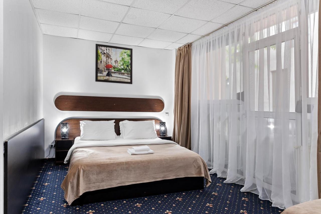 Hotel Charter Otopeni Bagian luar foto