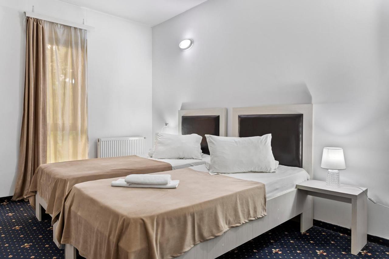Hotel Charter Otopeni Bagian luar foto