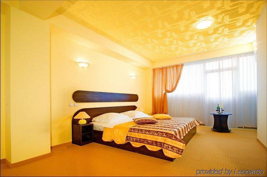 Hotel Charter Otopeni Bagian luar foto