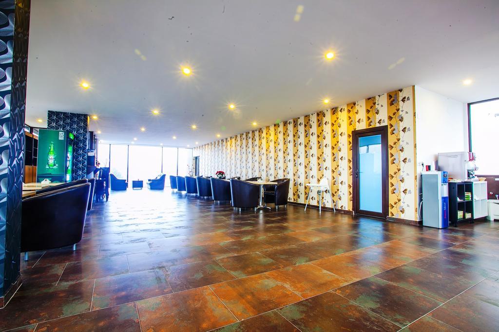 Hotel Charter Otopeni Bagian luar foto